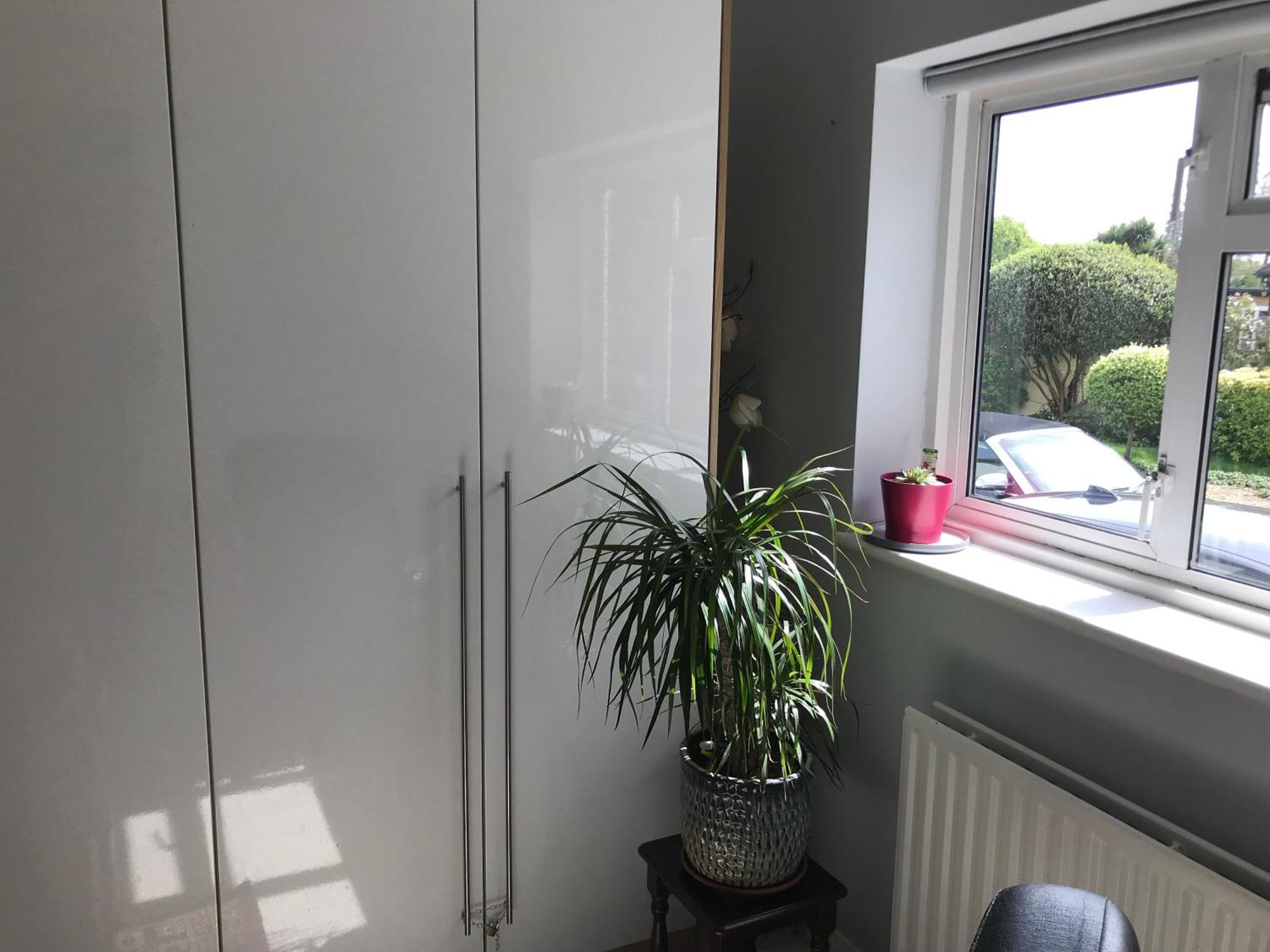 Cozy Double Bedroom In Stunning Bungalow On River Thames - Near Thorpe Park/Royal Holloway University/20Mins From Heathrow Staines-upon-Thames Eksteriør bilde