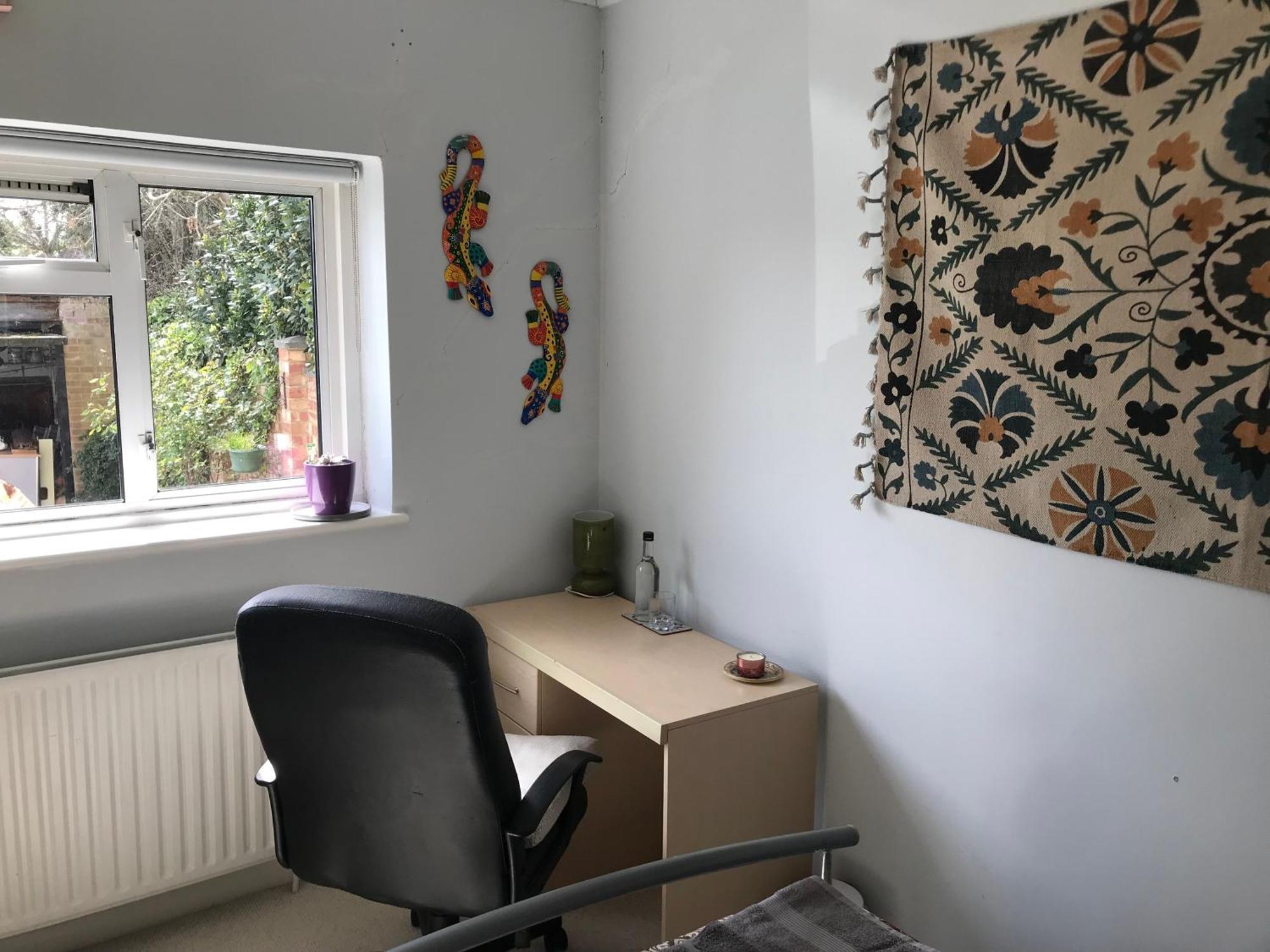 Cozy Double Bedroom In Stunning Bungalow On River Thames - Near Thorpe Park/Royal Holloway University/20Mins From Heathrow Staines-upon-Thames Eksteriør bilde