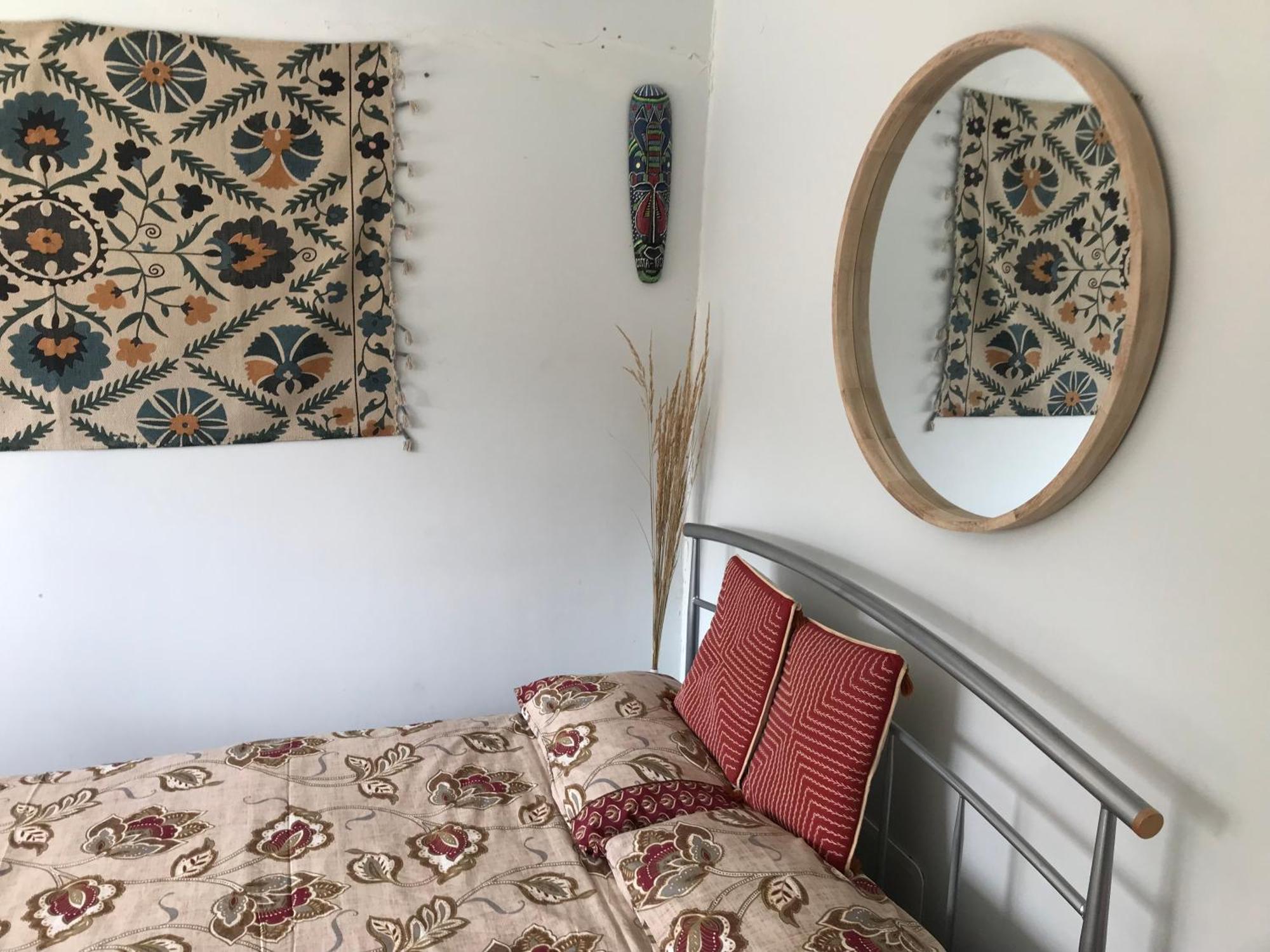 Cozy Double Bedroom In Stunning Bungalow On River Thames - Near Thorpe Park/Royal Holloway University/20Mins From Heathrow Staines-upon-Thames Eksteriør bilde