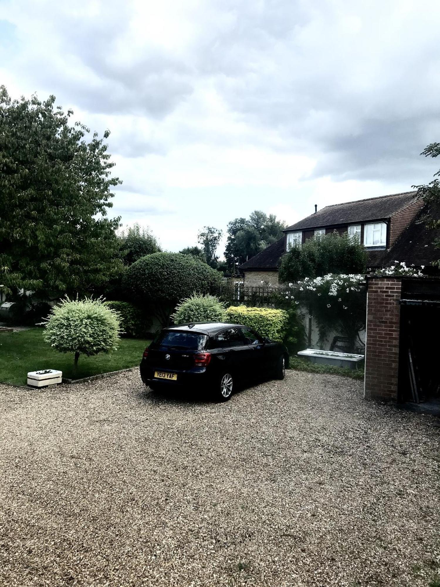 Cozy Double Bedroom In Stunning Bungalow On River Thames - Near Thorpe Park/Royal Holloway University/20Mins From Heathrow Staines-upon-Thames Eksteriør bilde