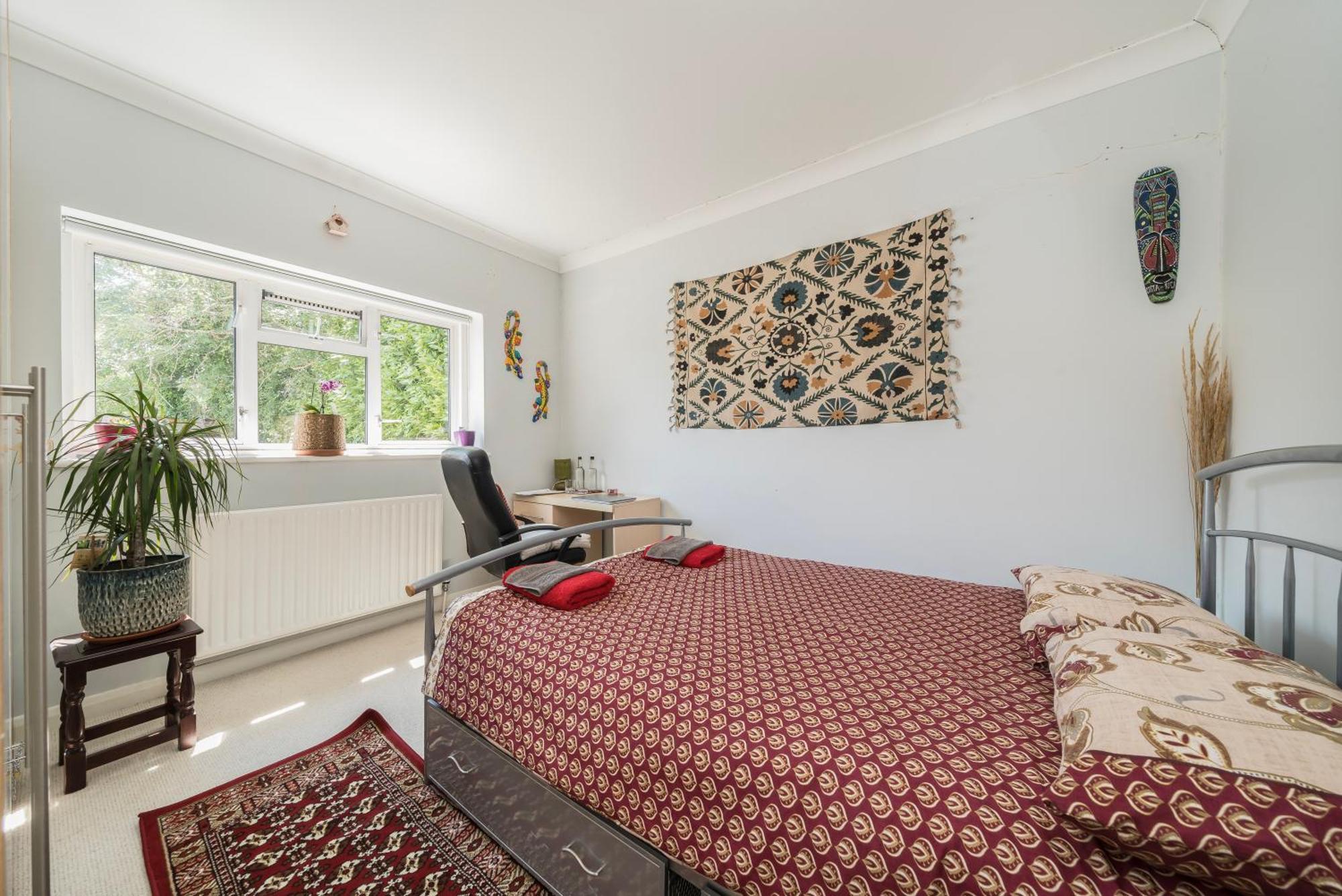 Cozy Double Bedroom In Stunning Bungalow On River Thames - Near Thorpe Park/Royal Holloway University/20Mins From Heathrow Staines-upon-Thames Eksteriør bilde